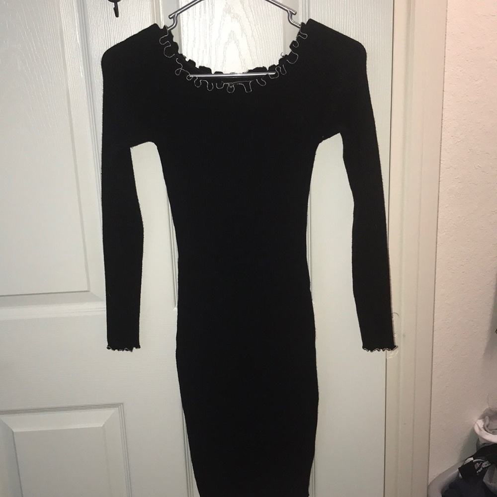 Off the shoulder body forming long sleeve dress